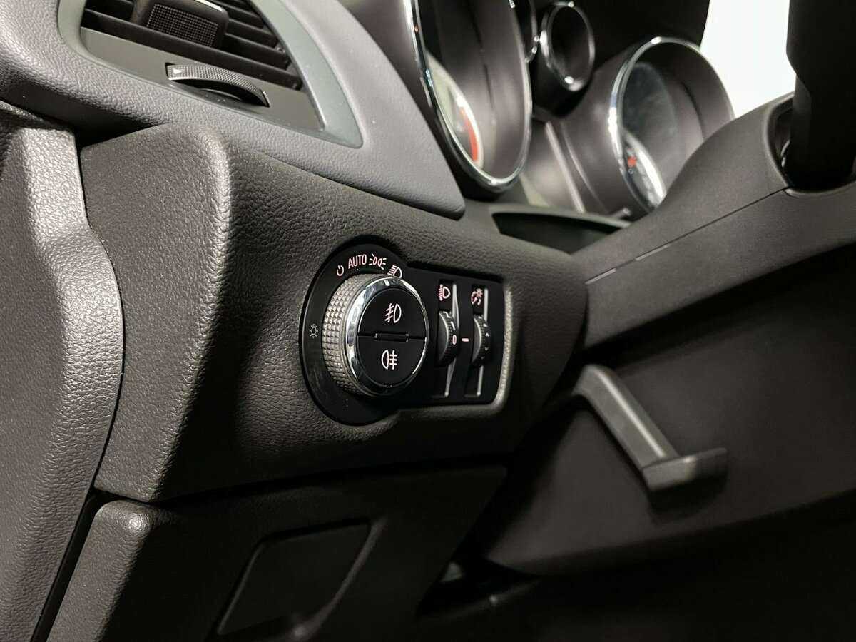 Opel Astra б/у, 2013, Автоматическая. Фото: #8