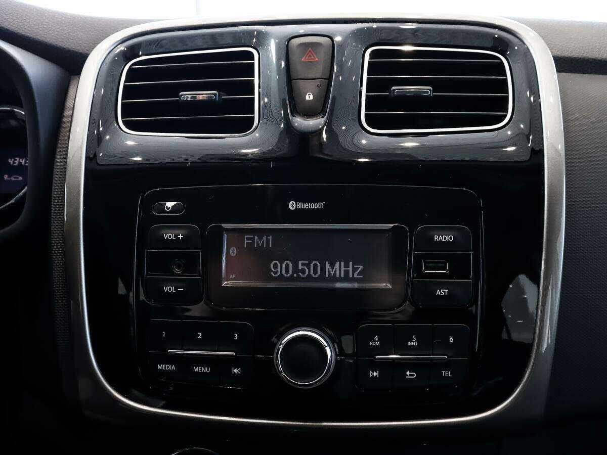 Renault Sandero б/у, 2017, Механическая. Фото: #12