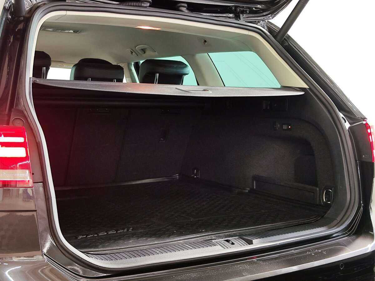 Volkswagen Passat б/у, 2019, Роботизированная. Фото: #5