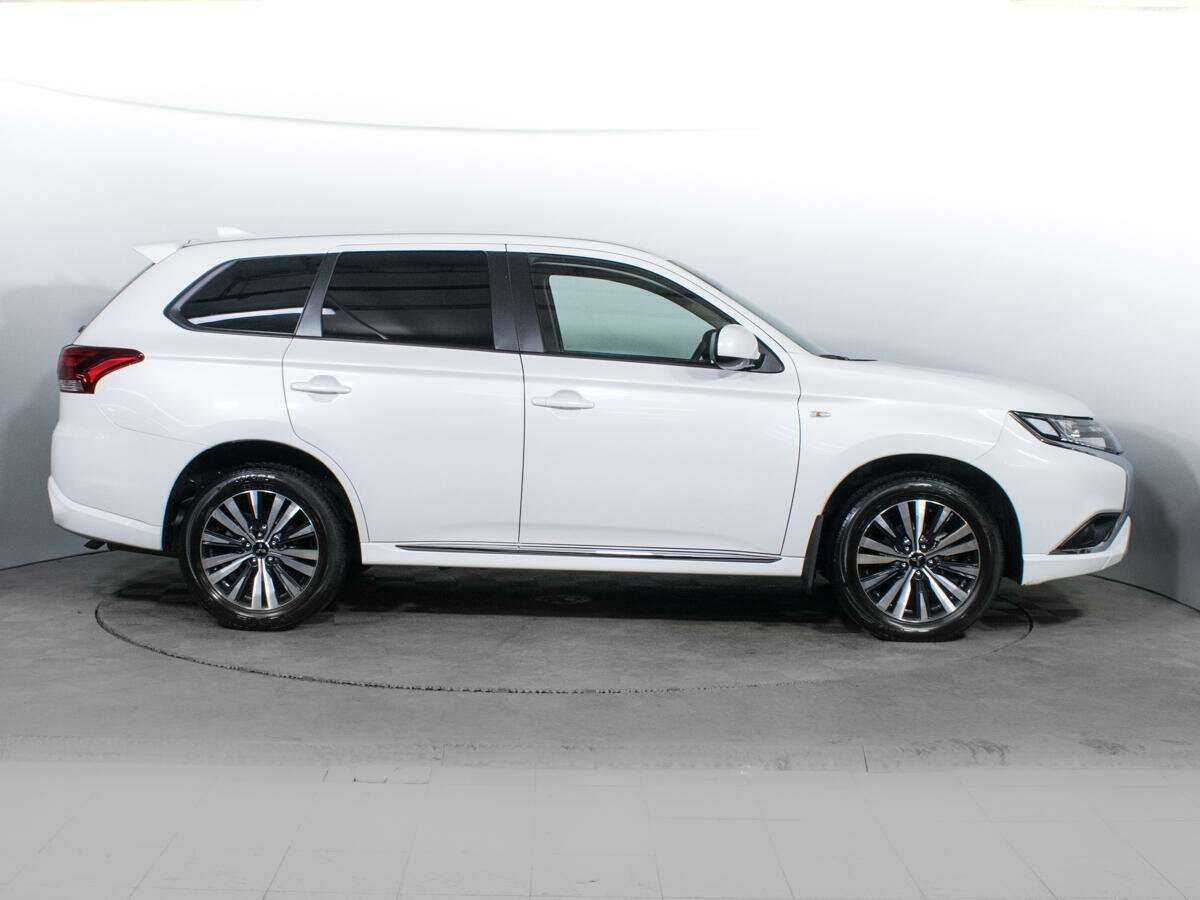 Mitsubishi Outlander б/у, 2022, Вариатор. Фото: #3