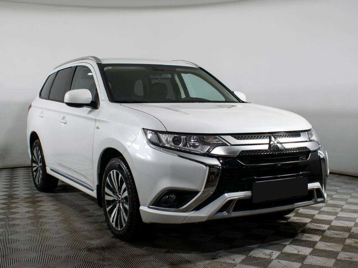 Mitsubishi Outlander б/у, 2022, Вариатор. Фото: #2