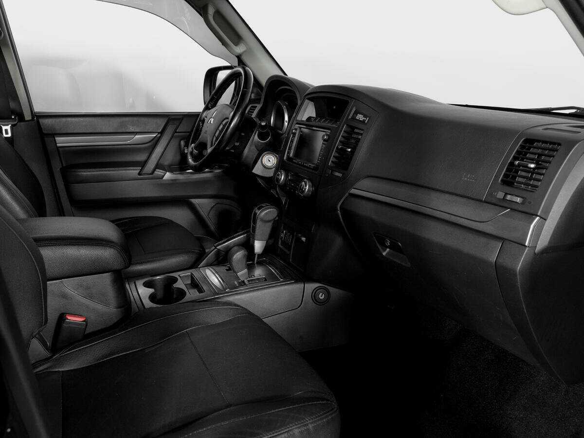 Mitsubishi Pajero б/у, 2014, Автоматическая. Фото: #8