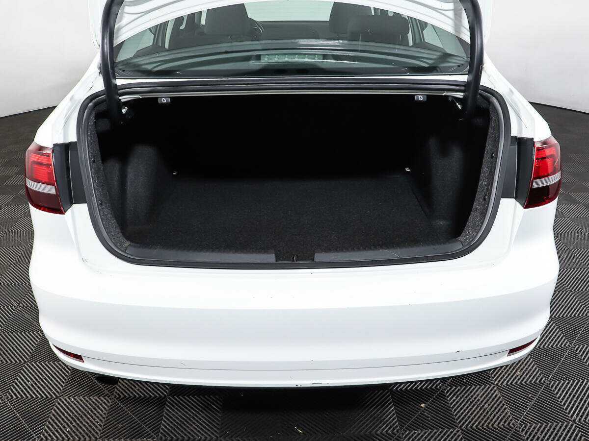 Volkswagen Jetta б/у, 2016, Автоматическая. Фото: #3