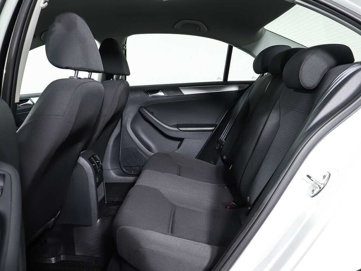 Volkswagen Jetta б/у, 2016, Автоматическая. Фото: #4