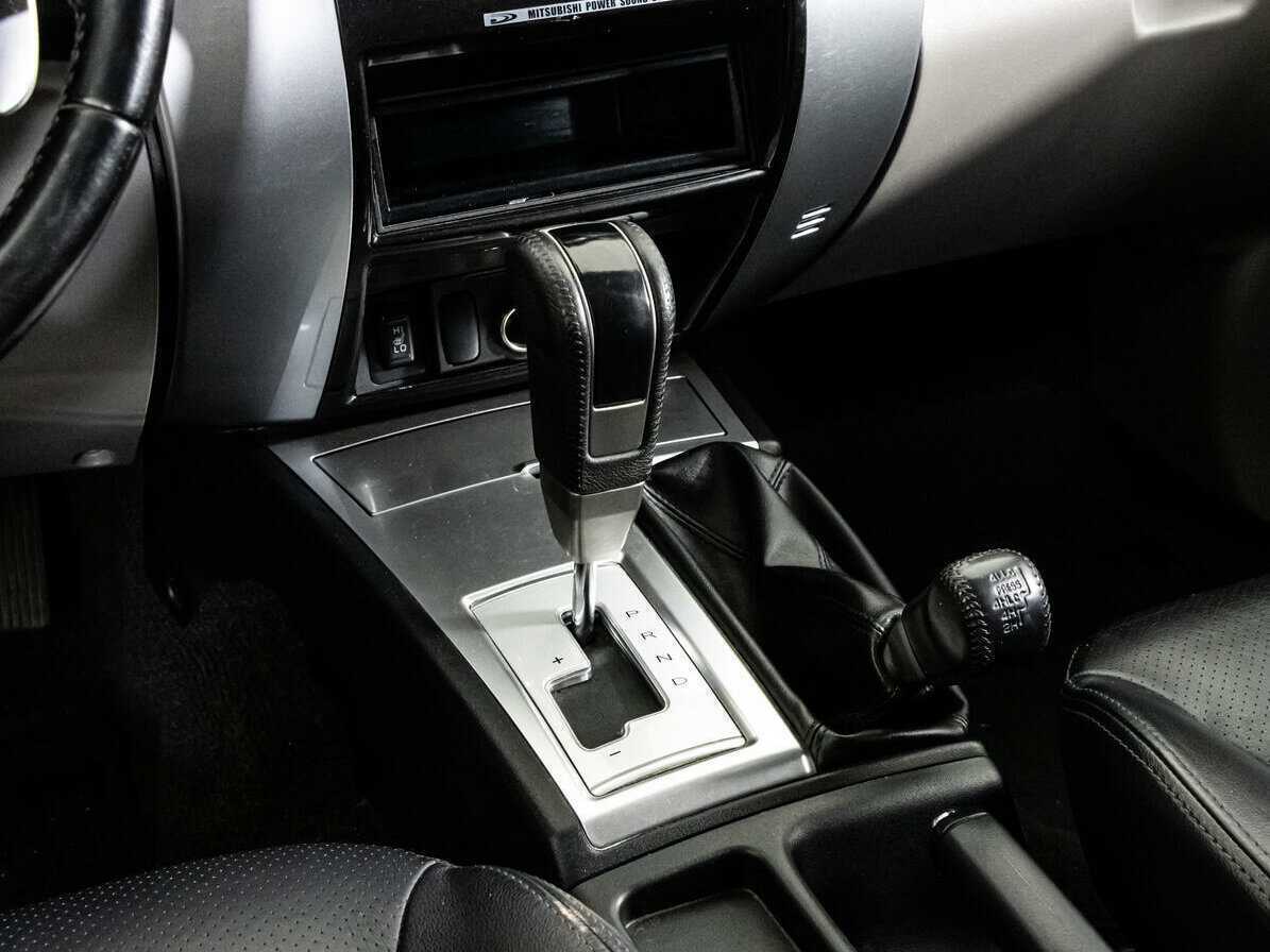 Митсубиши Паджеро Спорт б/у, 2013, Автоматическая. Фото: #12