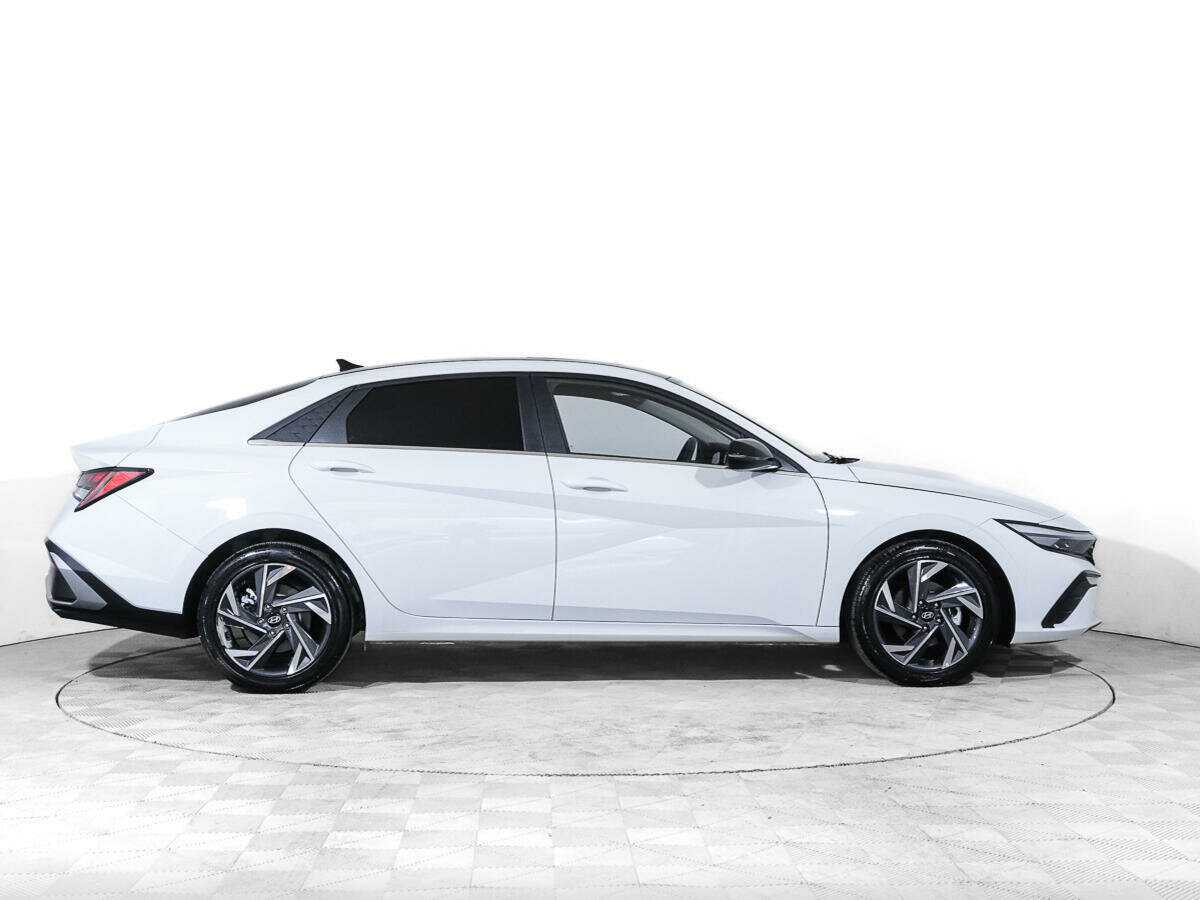 Hyundai Elantra б/у, 2024, Вариатор. Фото: #2