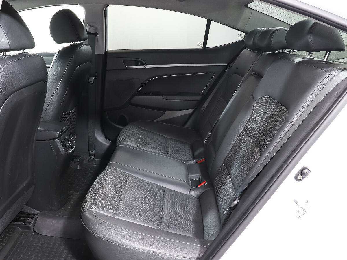 Hyundai Elantra б/у, 2017, Автоматическая. Фото: #8