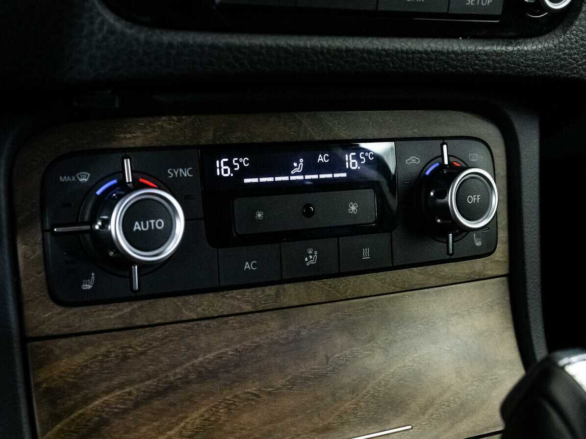 Фольксваген Туарег б/у, 2012, Автоматическая. Фото: #12