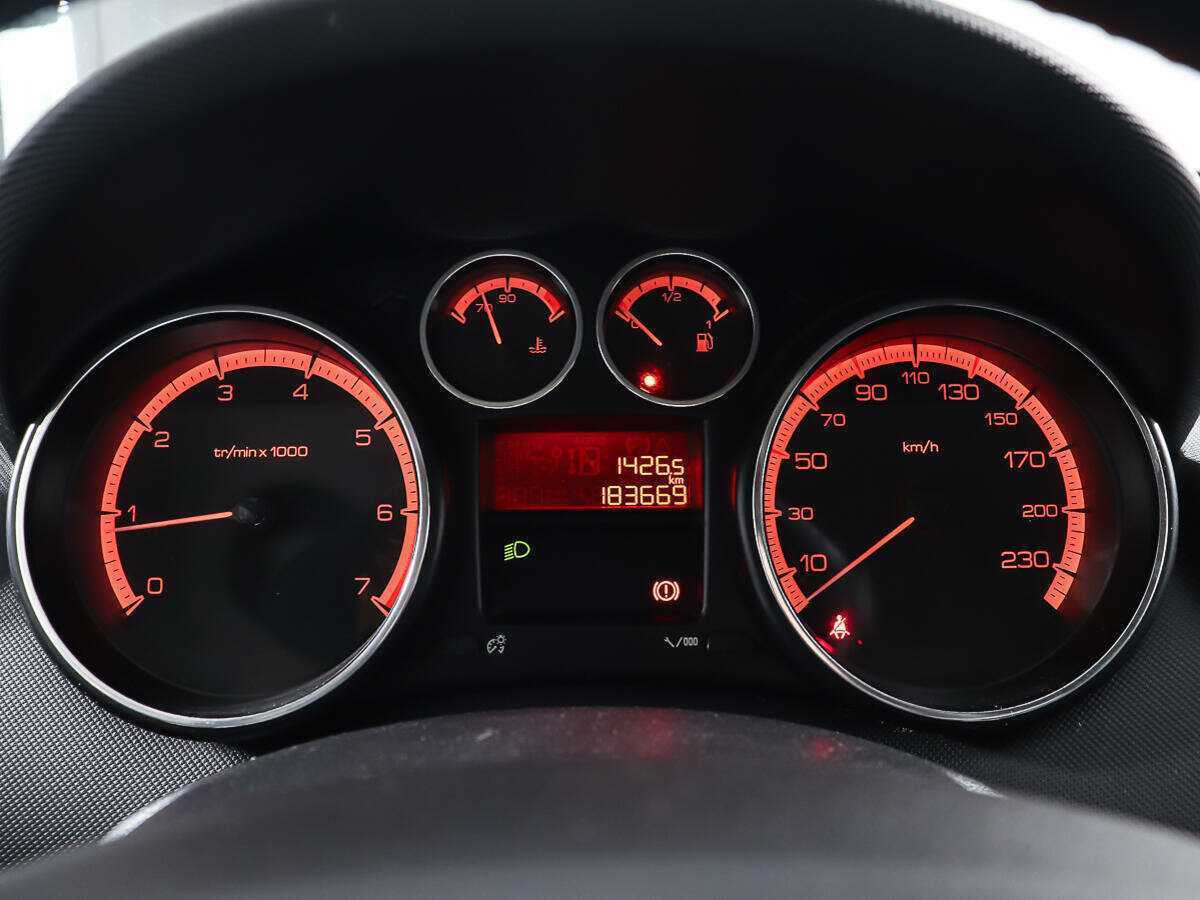 Пежо 408 б/у, 2014, Механическая. Фото: #12