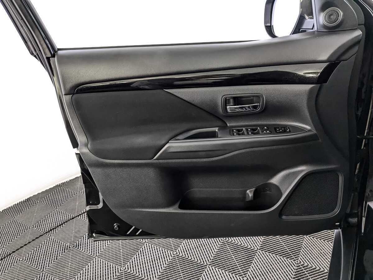 Mitsubishi Outlander б/у, 2019, Вариатор. Фото: #14