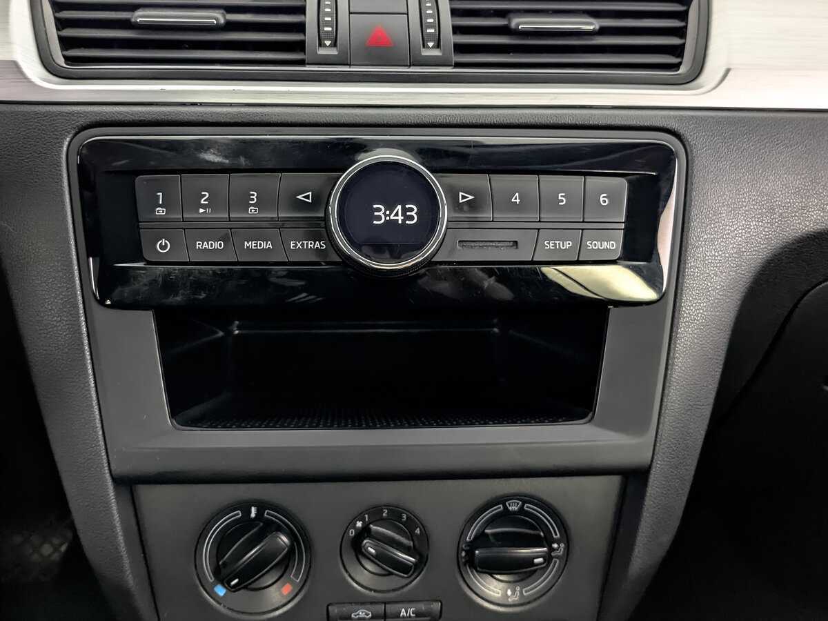 Шкода Рапид б/у, 2015, Роботизированная. Фото: #12