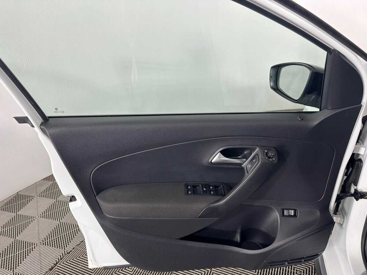 Volkswagen Polo б/у, 2018, Механическая. Фото: #7