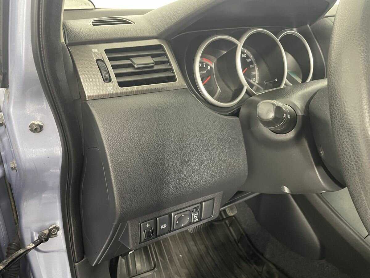 Nissan Tiida б/у, 2013, Автоматическая. Фото: #8