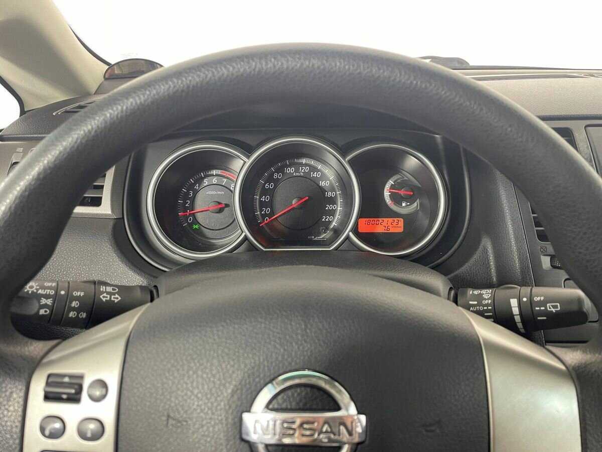 Nissan Tiida б/у, 2013, Автоматическая. Фото: #10