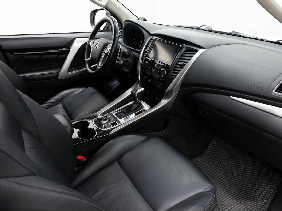 Mitsubishi Pajero Sport б/у, 2017, Автоматическая. Фото: #10