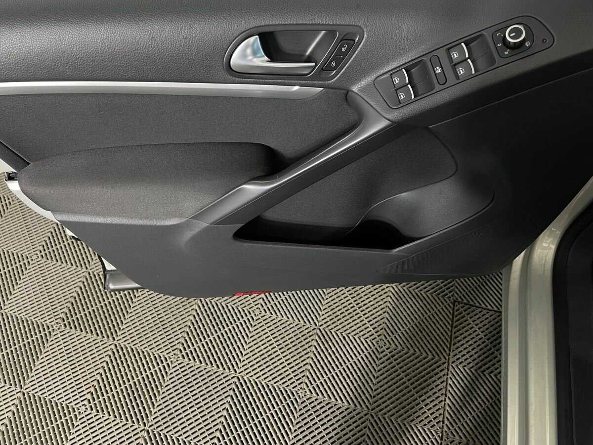 Volkswagen Tiguan б/у, 2012, Автоматическая. Фото: #7