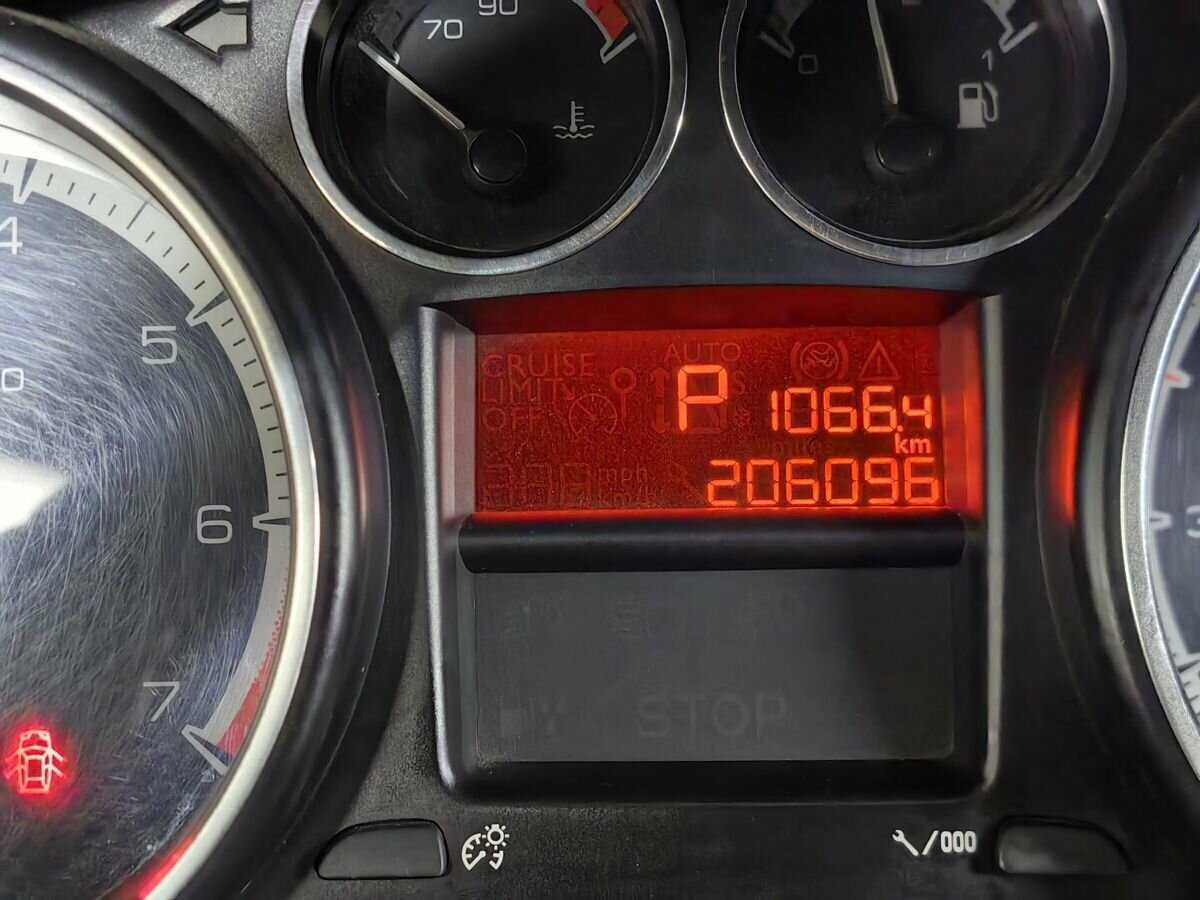 Peugeot 408 б/у, 2014, Автоматическая. Фото: #15