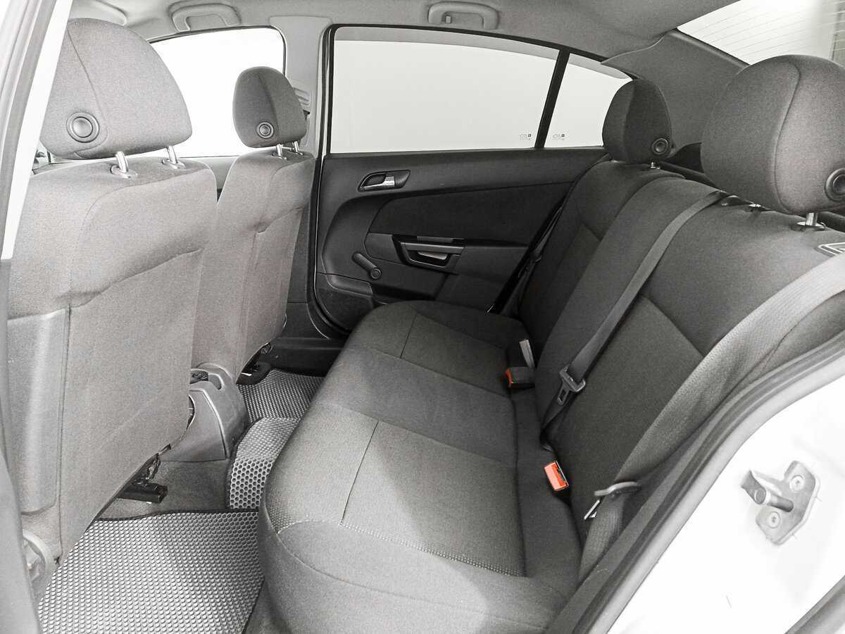 Opel Astra б/у, 2013, Механическая. Фото: #9