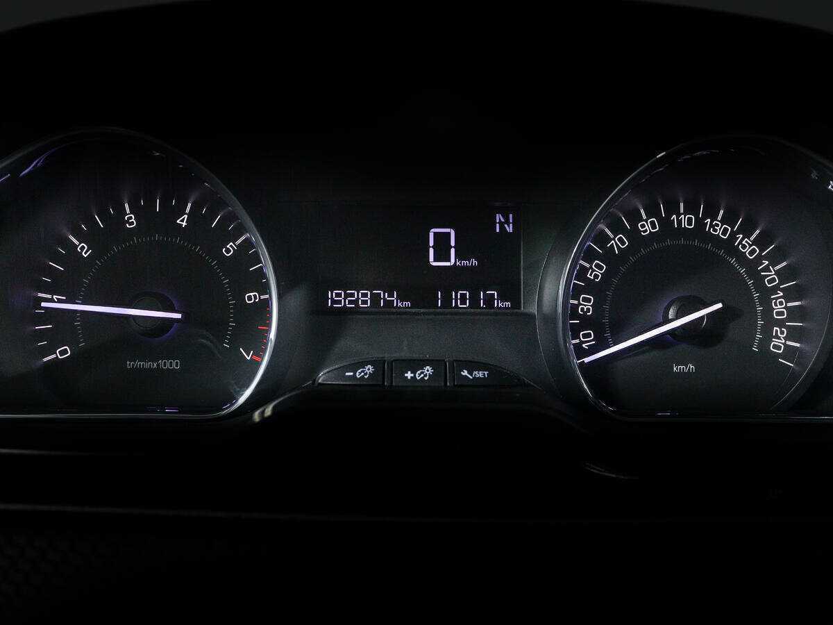 Пежо 2008 б/у, 2014, Роботизированная. Фото: #8