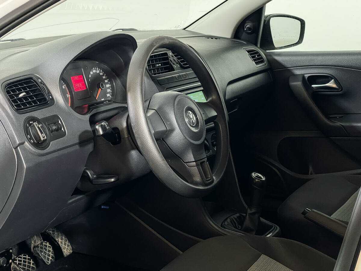 Фольксваген Поло б/у, 2012, Механическая. Фото: #12