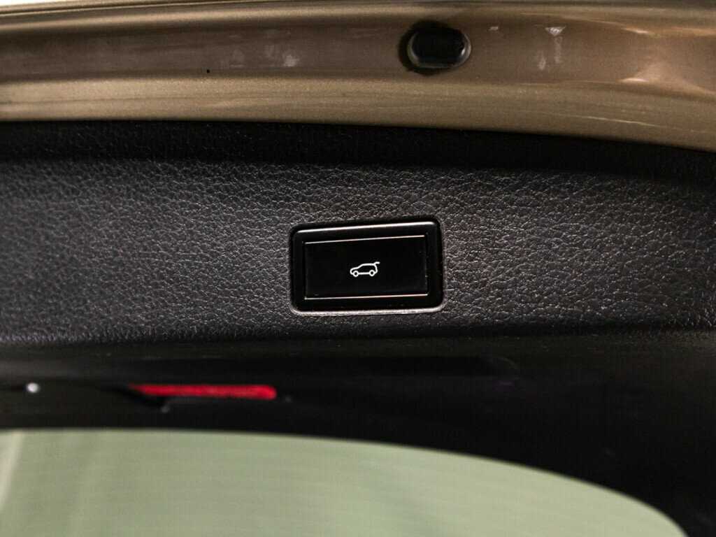 Volkswagen Touareg б/у, 2015, Автоматическая. Фото: #15