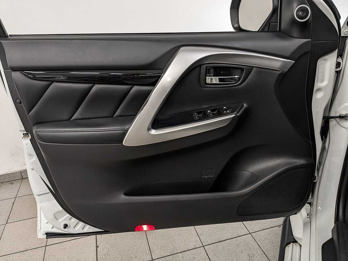 Mitsubishi Pajero Sport б/у, 2017, Автоматическая. Фото: #16