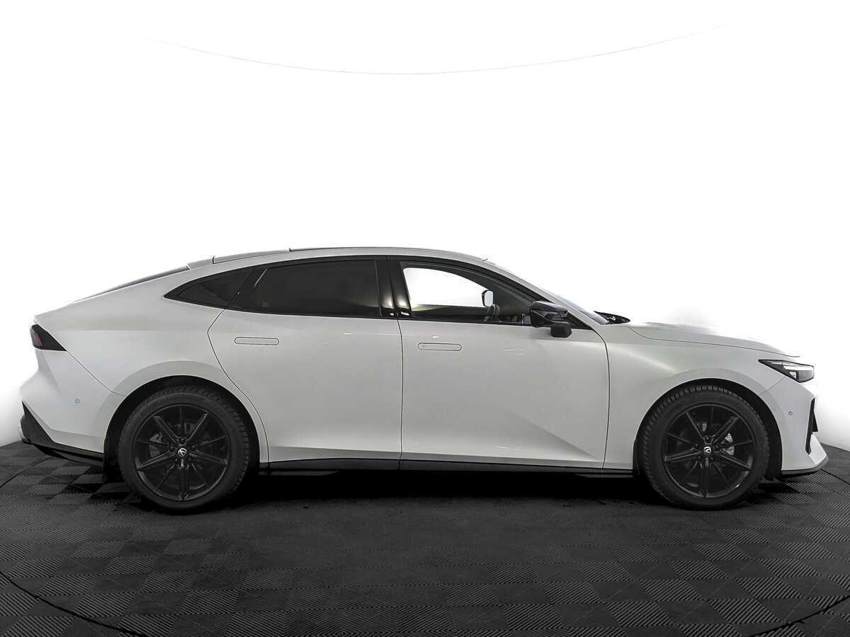 Changan UNI-V б/у, 2023, Роботизированная. Фото: #3