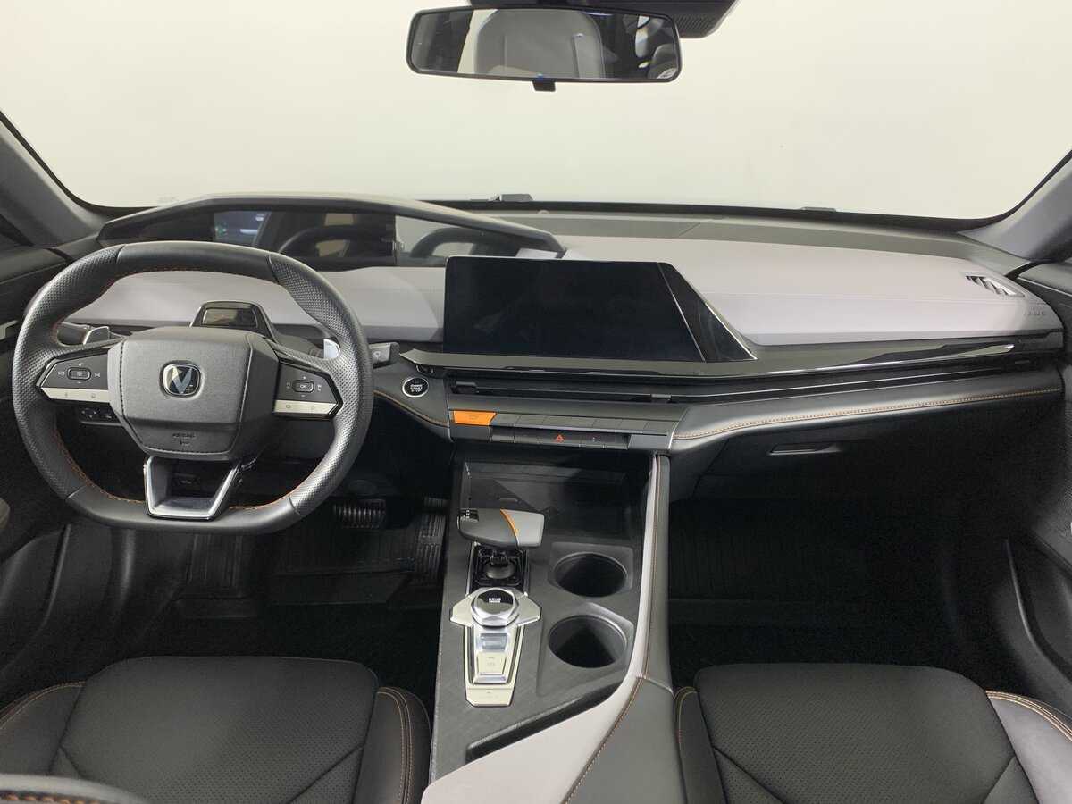 Changan UNI-V б/у, 2023, Роботизированная. Фото: #12