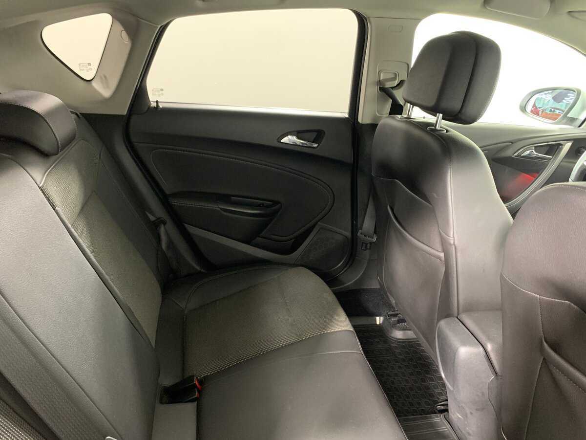 Opel Astra б/у, 2012, Механическая. Фото: #17