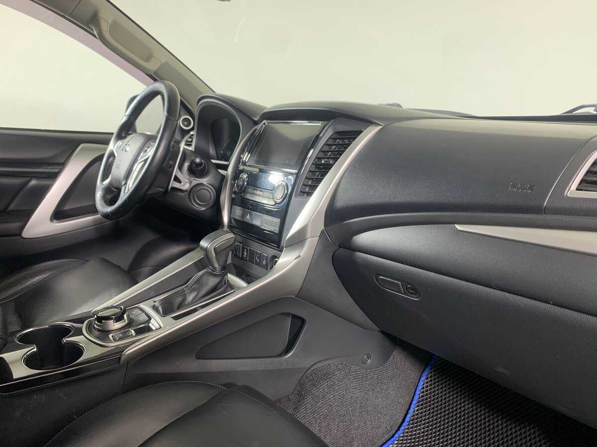 Mitsubishi Pajero Sport б/у, 2017, Автоматическая. Фото: #13