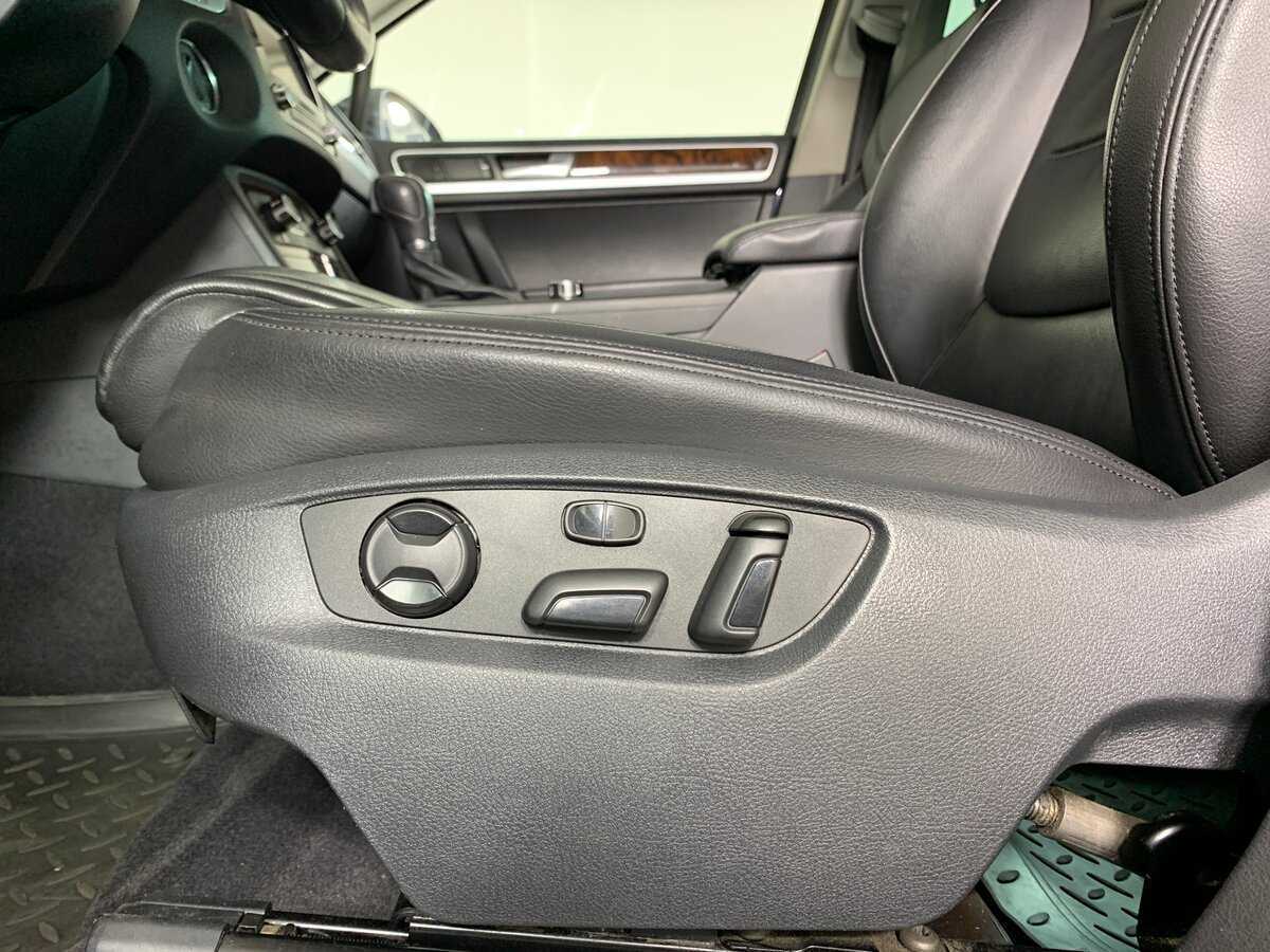 Volkswagen Touareg б/у, 2013, Автоматическая. Фото: #16