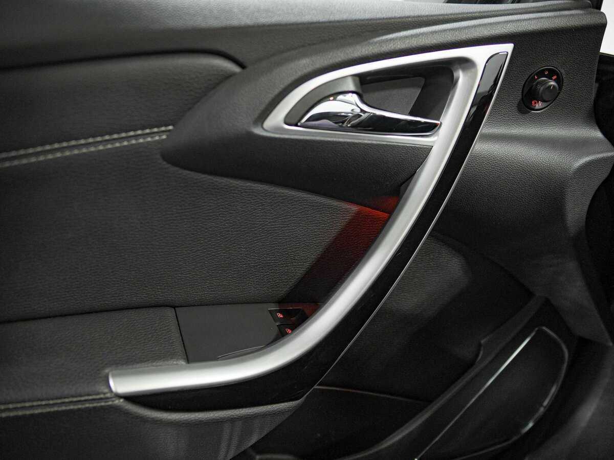 Opel Astra б/у, 2012, Механическая. Фото: #11