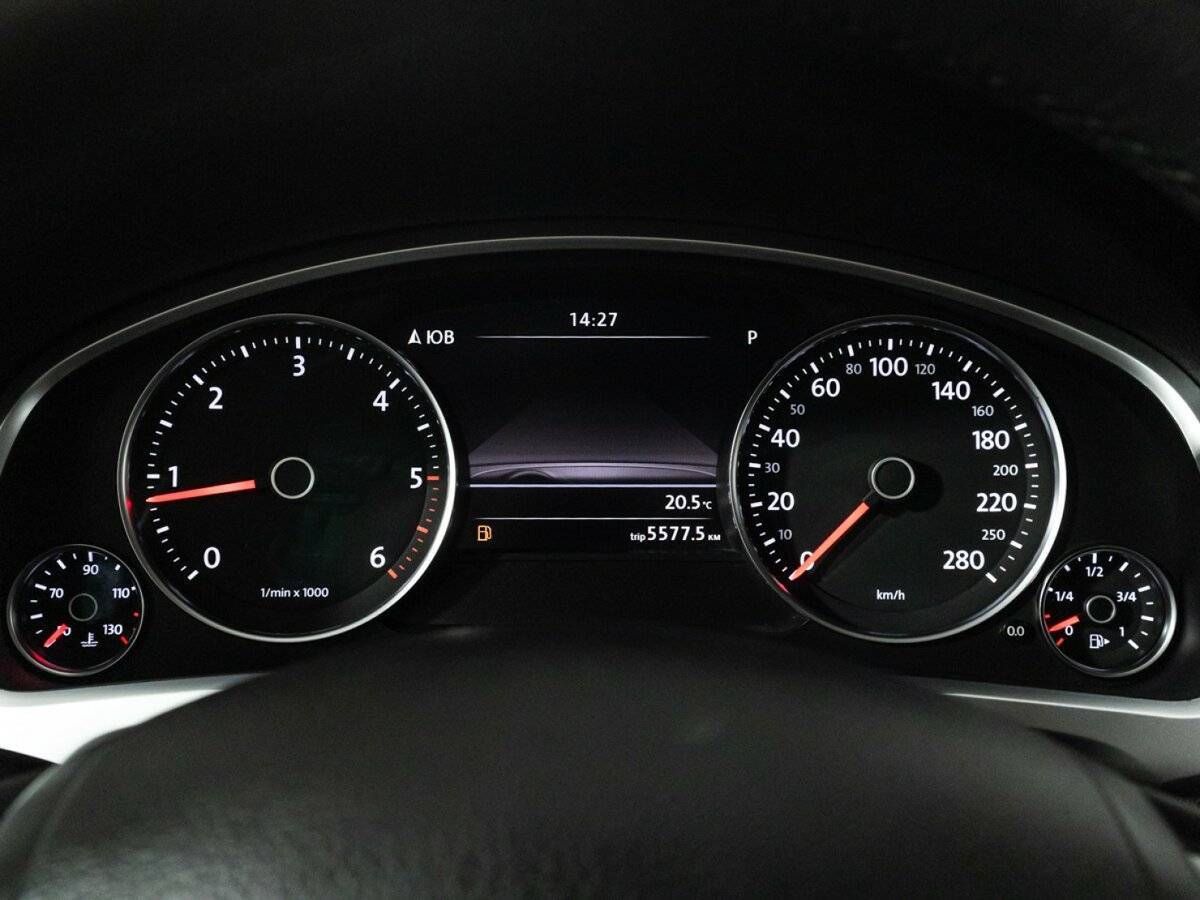 Volkswagen Touareg б/у, 2015, Автоматическая. Фото: #11