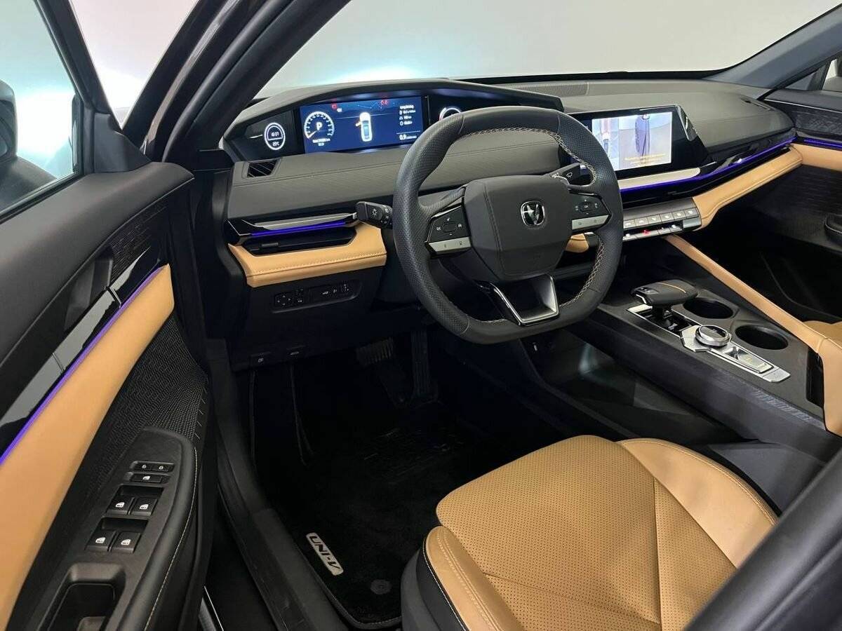 Changan UNI-V б/у, 2023, Роботизированная. Фото: #8