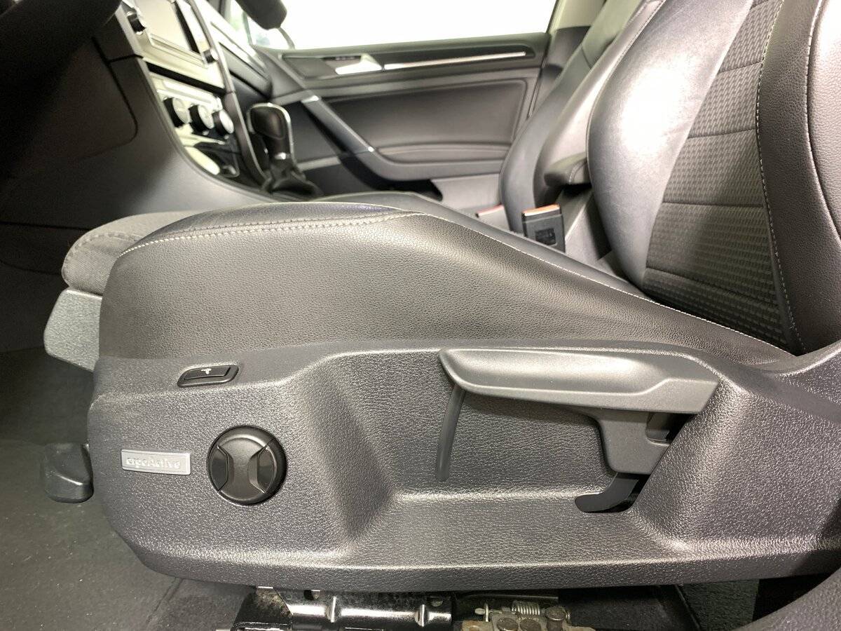 Volkswagen Golf б/у, 2013, Роботизированная. Фото: #15