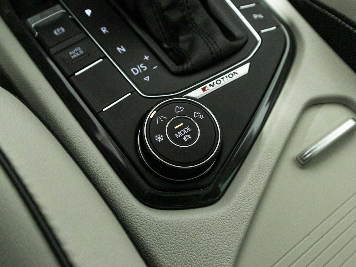 Volkswagen Tiguan б/у, 2018, Роботизированная. Фото: #17