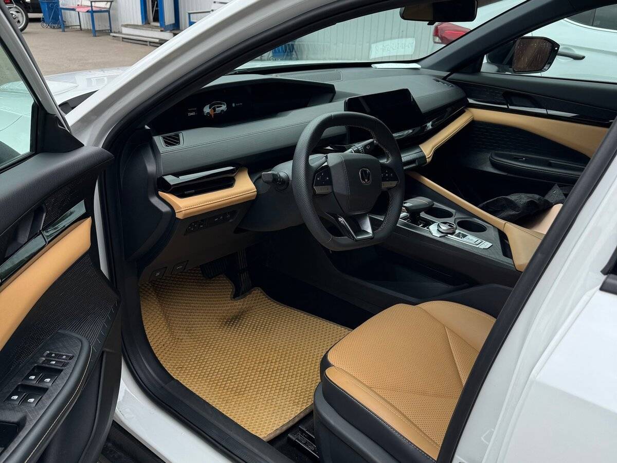 Changan UNI-V б/у, 2023, Роботизированная. Фото: #12