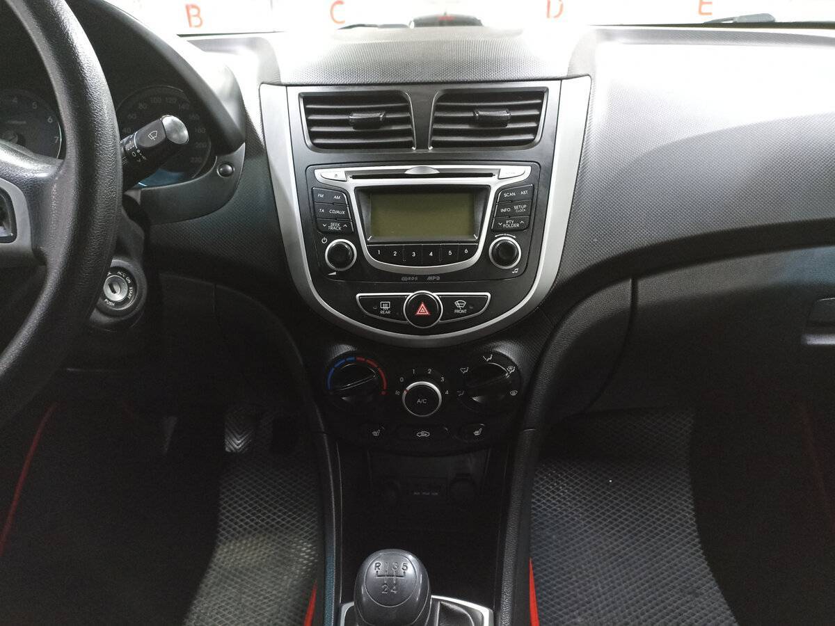 Hyundai Solaris б/у, 2013, Механическая. Фото: #14