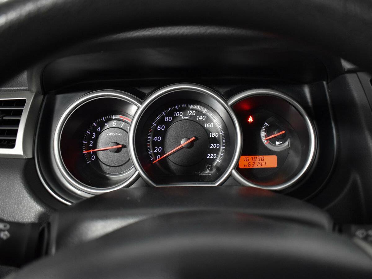 Nissan Tiida б/у, 2012, Механическая. Фото: #11