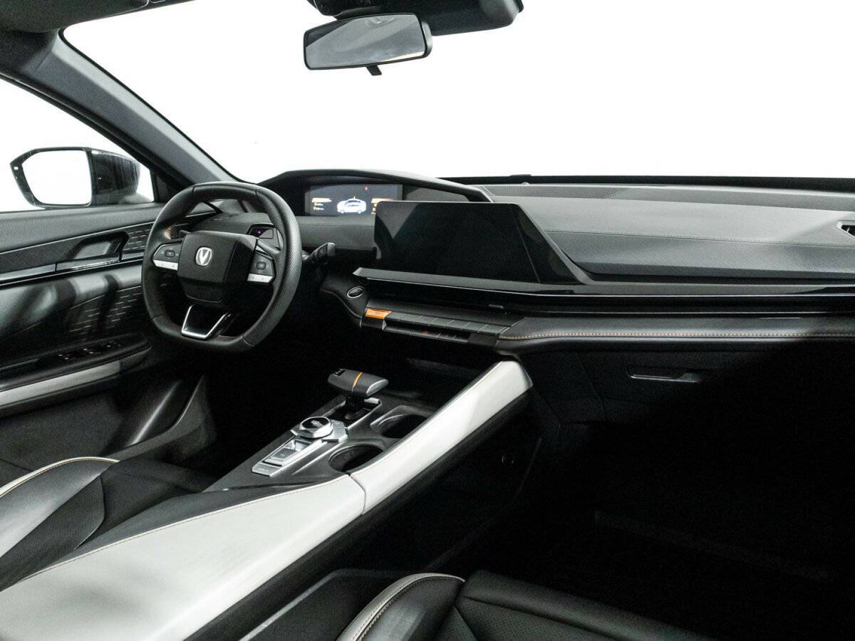 Changan UNI-V б/у, 2023, Роботизированная. Фото: #8