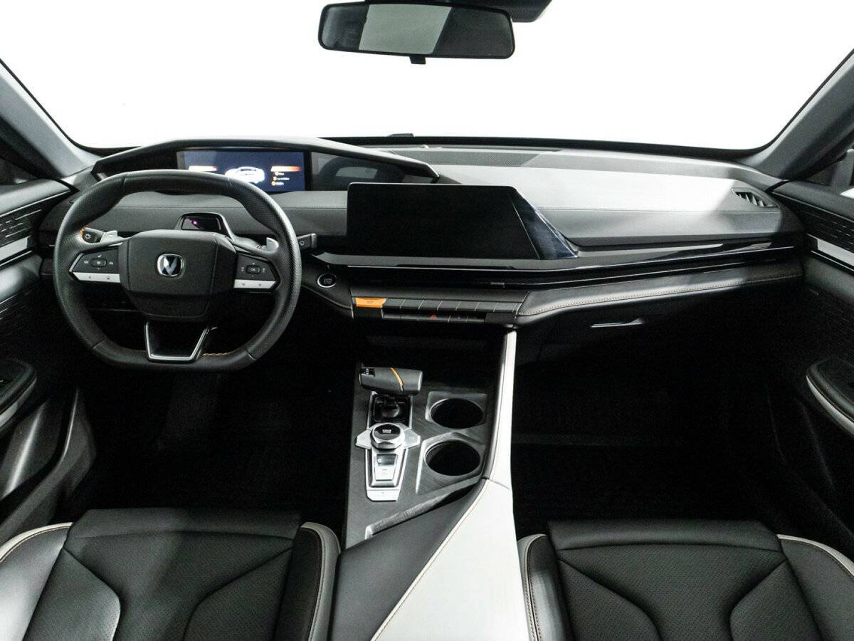 Changan UNI-V б/у, 2023, Роботизированная. Фото: #12