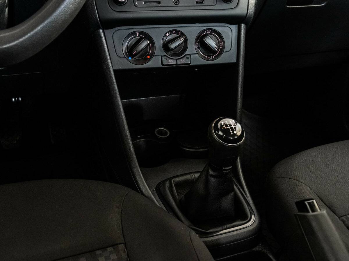 Volkswagen Polo б/у, 2017, Механическая. Фото: #11