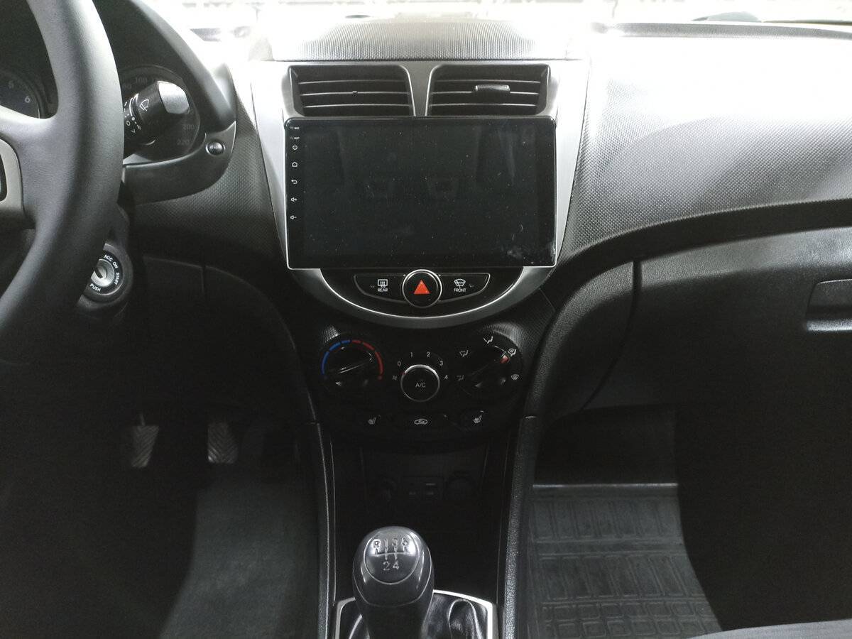 Hyundai Solaris б/у, 2015, Механическая. Фото: #14