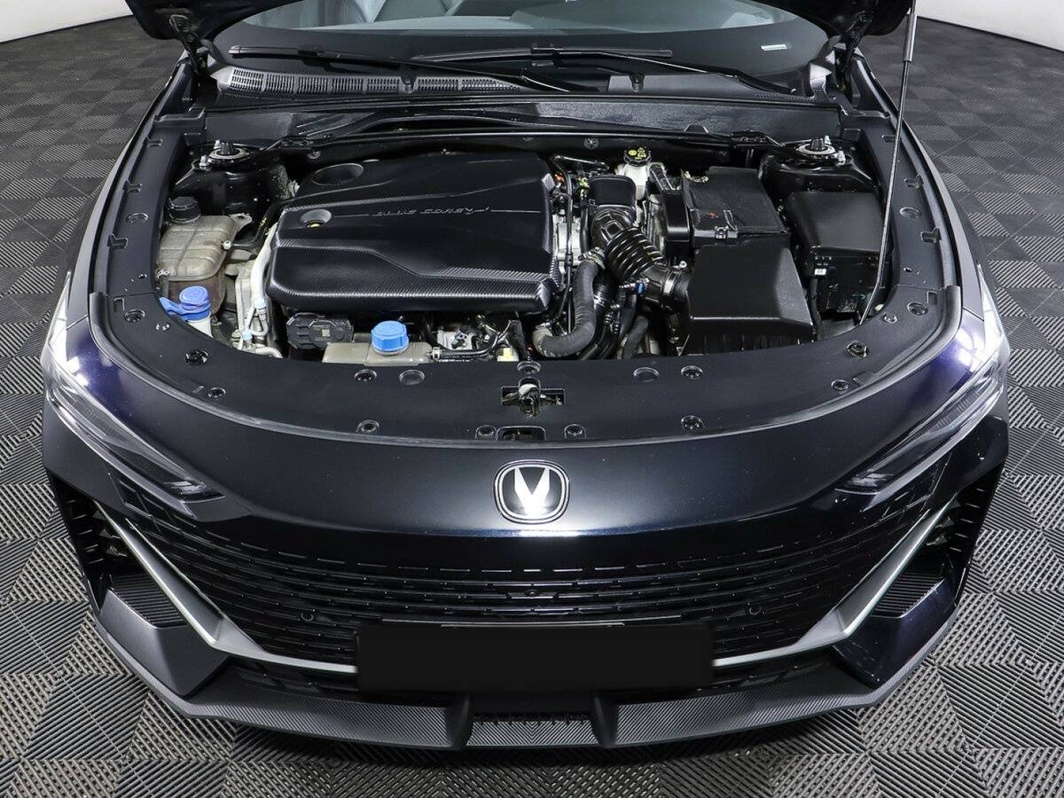 Changan UNI-V б/у, 2023, Роботизированная. Фото: #8