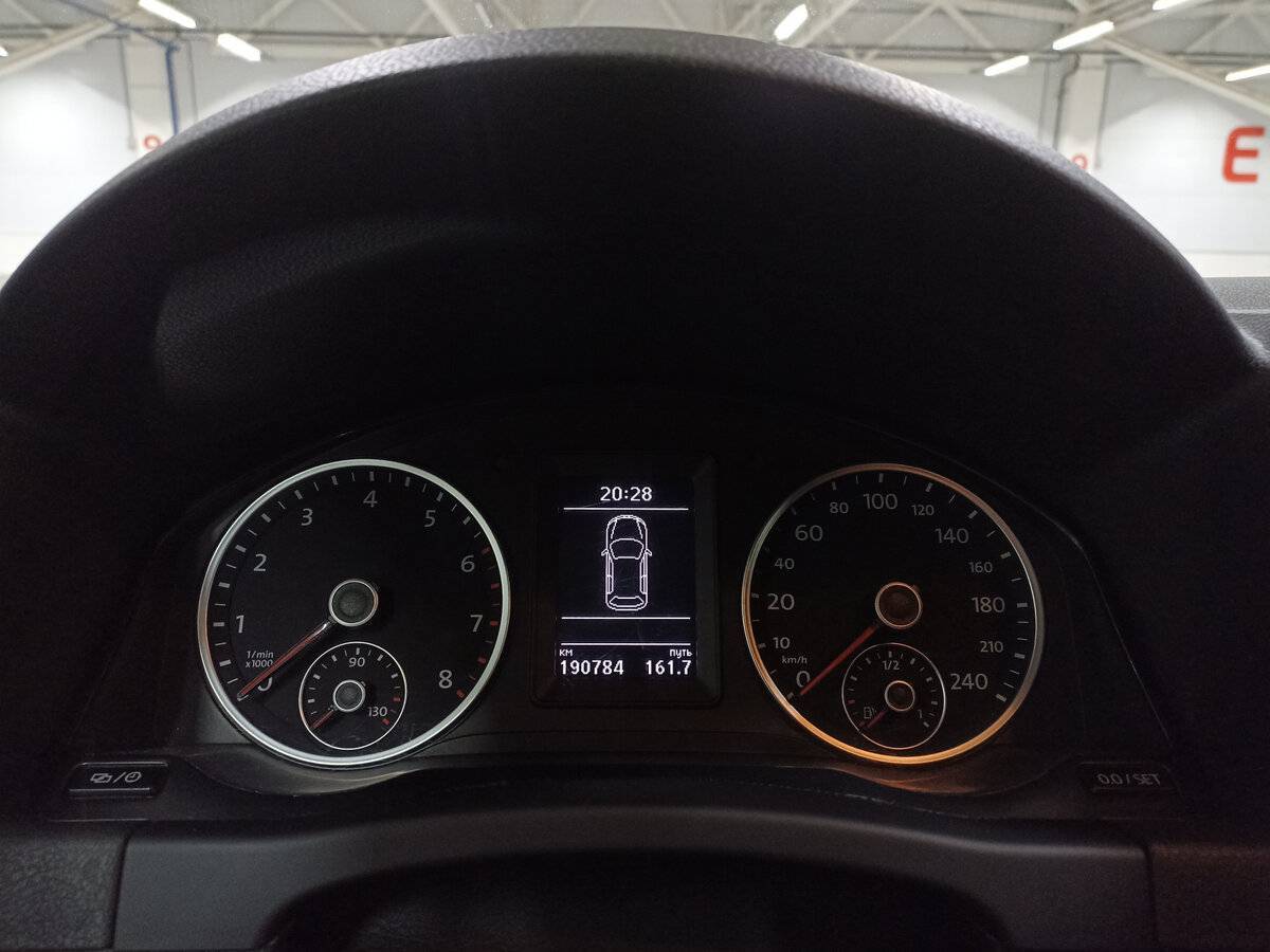 Volkswagen Tiguan б/у, 2016, Автоматическая. Фото: #12