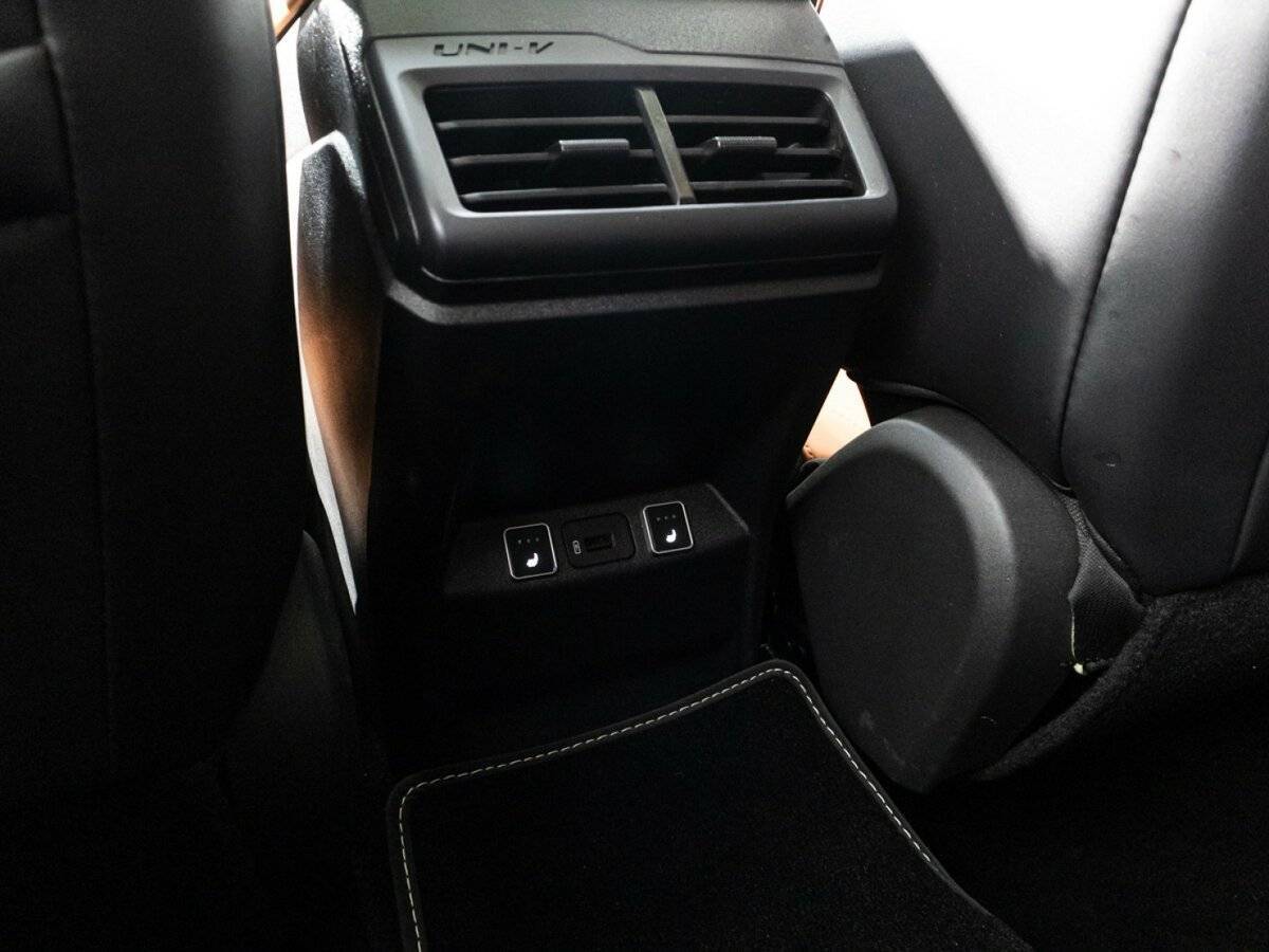 Changan UNI-V б/у, 2023, Роботизированная. Фото: #23