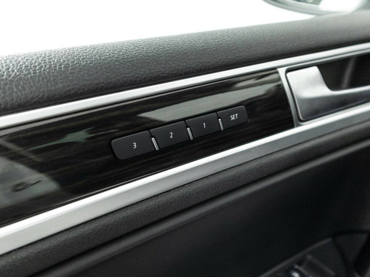 Volkswagen Touareg б/у, 2016, Автоматическая. Фото: #17