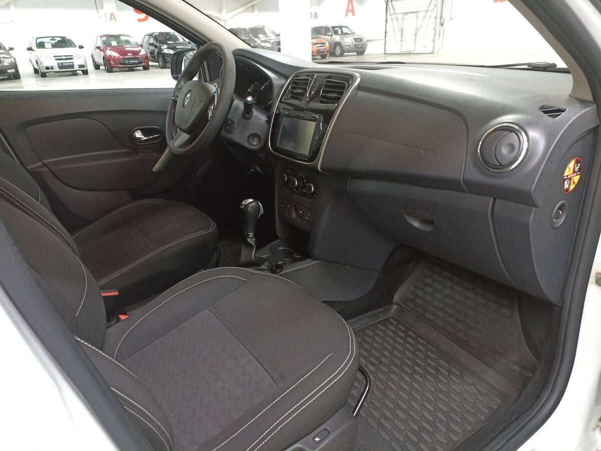 Renault Logan б/у, 2017, Автоматическая. Фото: #10