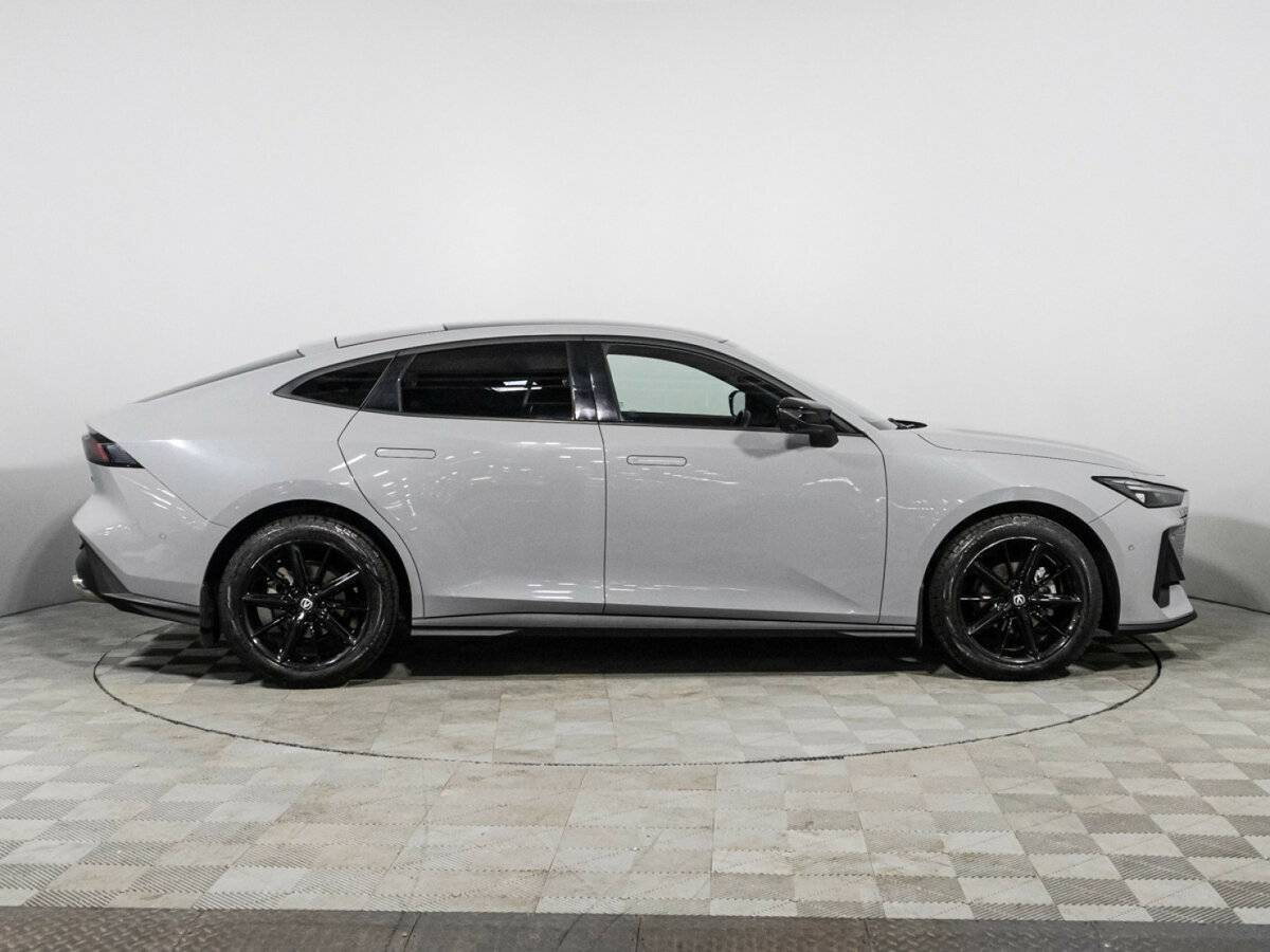 Changan UNI-V б/у, 2023, Роботизированная. Фото: #3