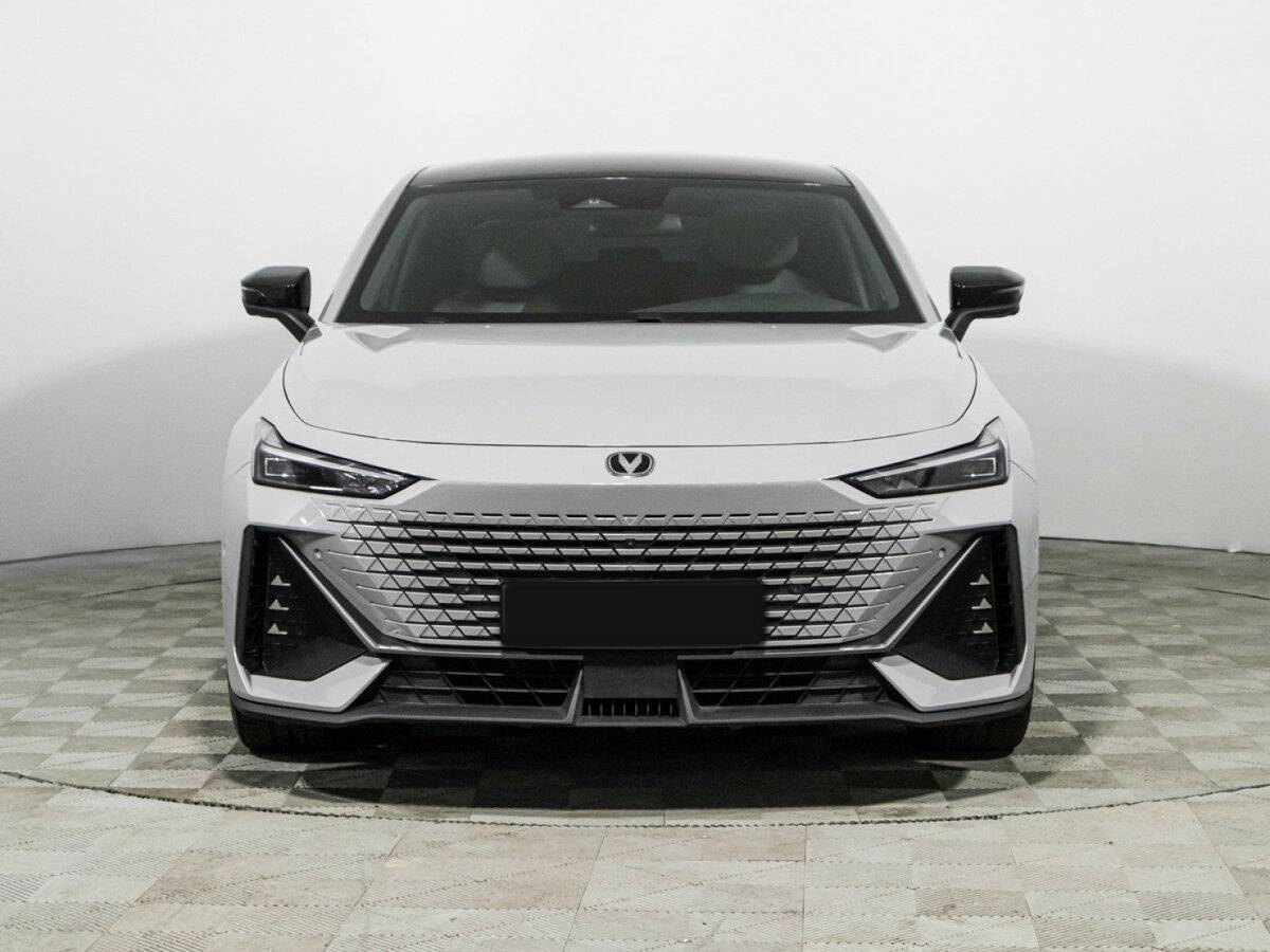 Changan UNI-V б/у, 2023, Роботизированная. Фото: #1